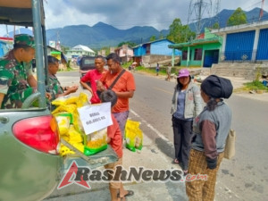 Bukti TNI Selalu Bersama Rakyat: Gerakan Pangan Murah Kodim 1612/Manggarai Diserbu Warga