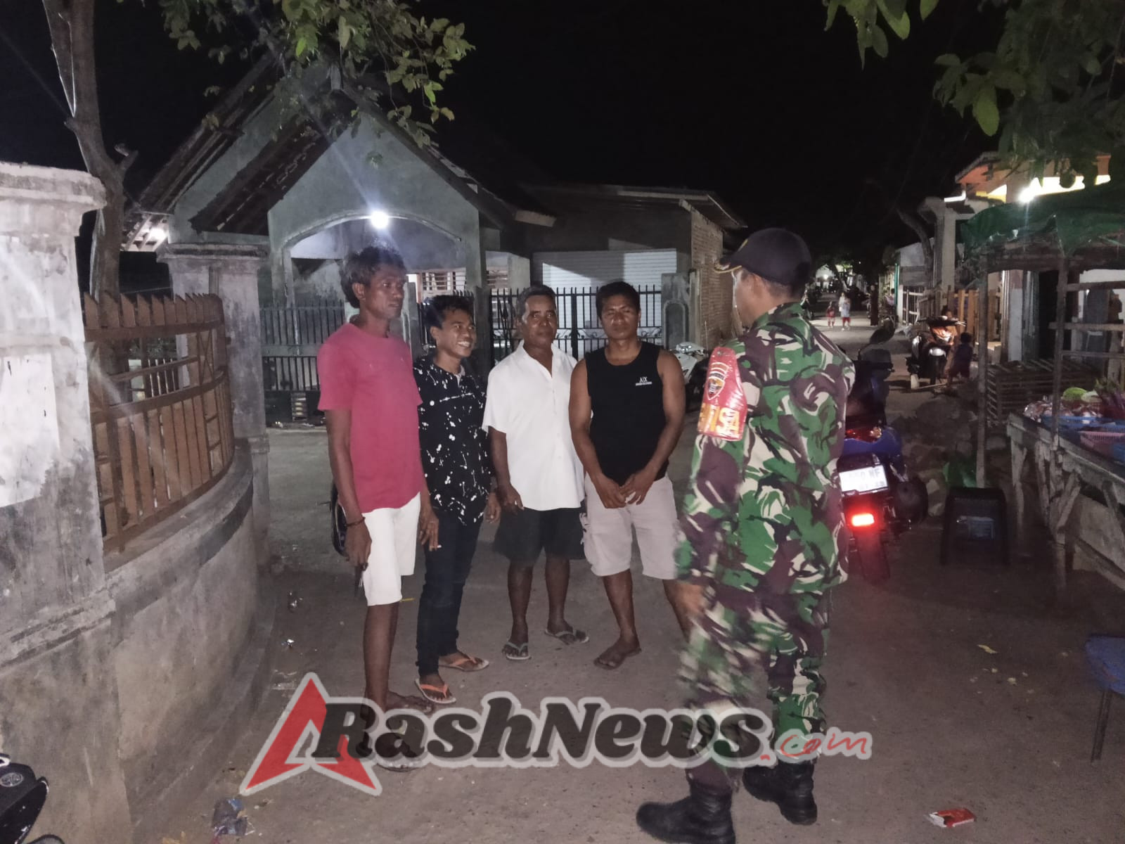 Patroli Malam Babinsa, Wujud Kepedulian TNI untuk Masyarakat