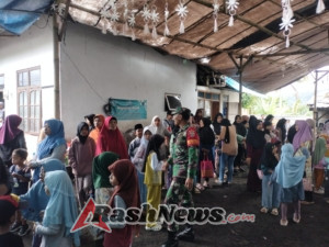 Pastikan keamanan dan kelancaran kegiatan jalan santai, Babinsa 1623-04/Sidemen laksanakan pengamanan.