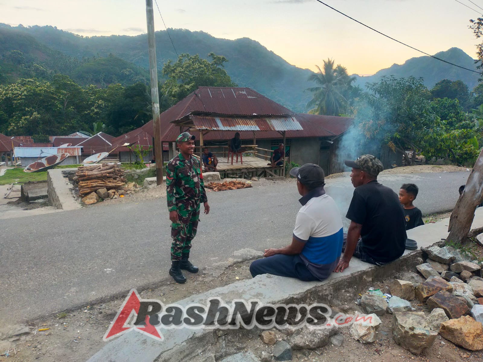 Kodim 1602/Ende Gelar Pengamanan Wilayah dan Komsos, Warga Desa RateMangga Antusias