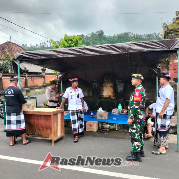 TNI hadir Di Upacara Keagamaan, Danramil Klungkung Utus Babinsa Amankan Piodalan