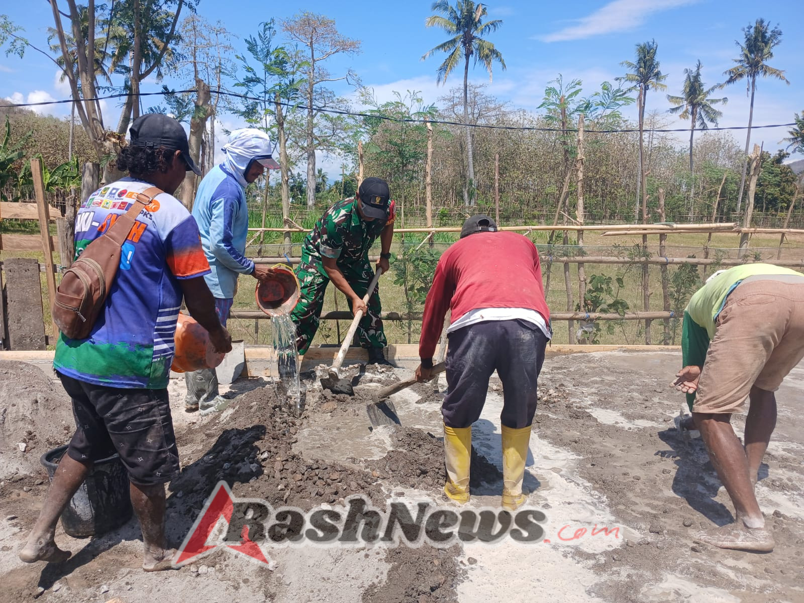 Dandim 1614 Apresiasi Babinsa Dampingi Warga Bangun Jalan