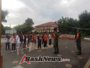 Bentuk Karakter Siswa, Babinsa Koramil 1628-03 Gelar Pelatihan PBB di Sekolah