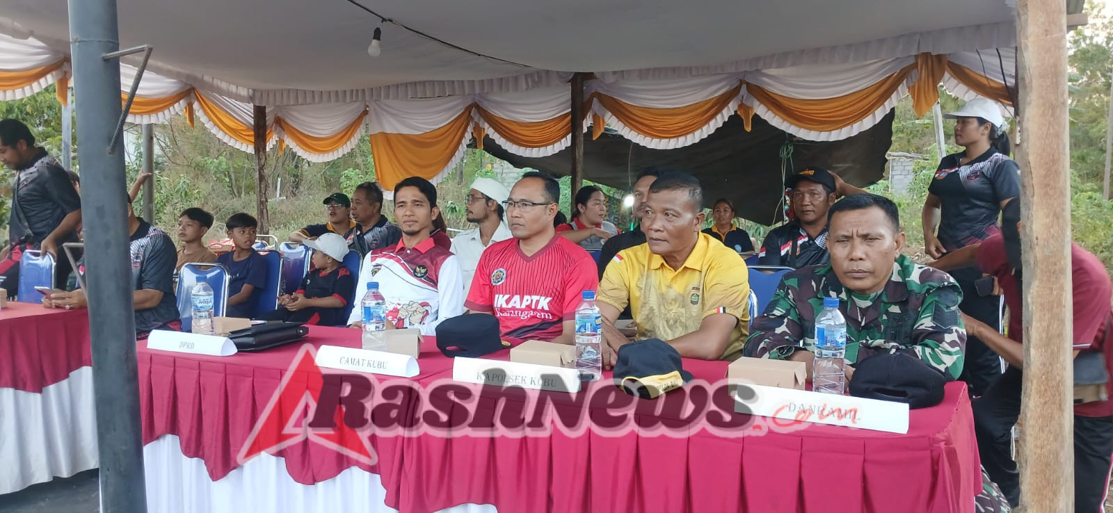 Anggota Koramil 1623-08/Kubu bersama stakeholder hadiri pembukaan Pordes.