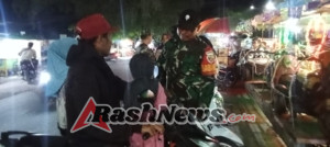 ‎Wujud Kedekatan TNI-Rakyat, Koramil Sikur Gelar Patroli Keamanan