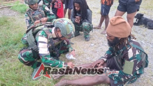 Satgas Yonif 743/PSY Jadi Pelita Kesehatan di Puncak Jaya