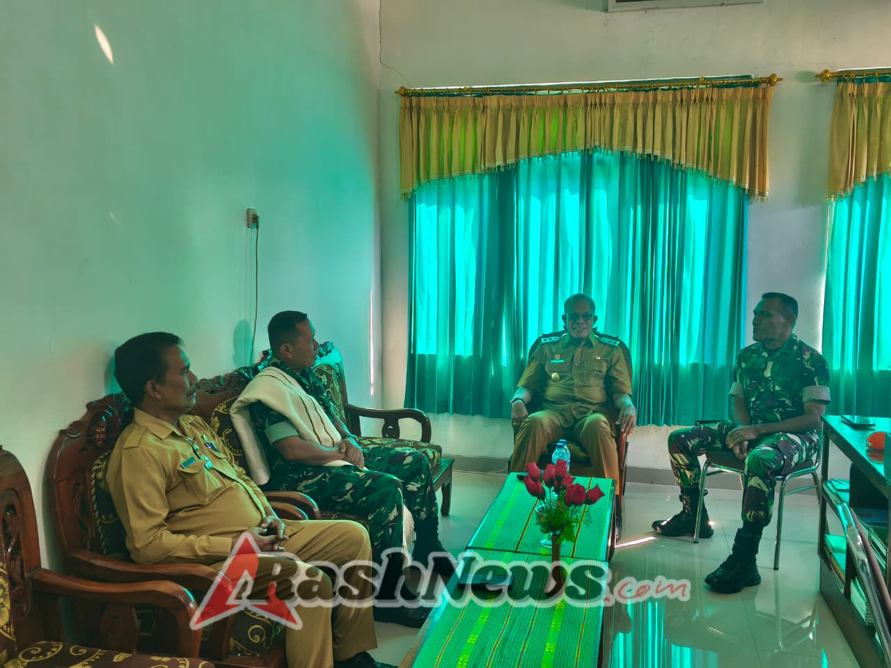 Dandim dan Wakil Bupati Sumba Barat Apresiasi Pengabdian Kasdim yang Purna Tugas