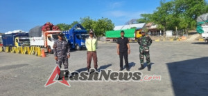 PAM Pelabuhan Poto Tano, Babinsa Pastikan Keamanan dan Kenyamanan Warga