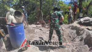 Karya Bakti di Desa Hoelea: Babinsa dan Masyarakat Bersatu dalam Pembangunan Desa