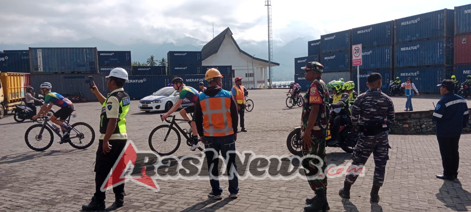 Pengamanan Maksimal, Babinsa dan Aparat Gabungan Kawal Kegiatan Laut dan Wisata Ende
