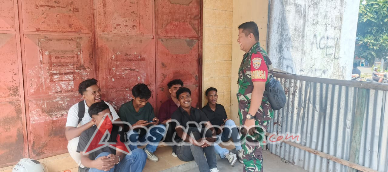 Tingkatkan Kesadaran Bela Negara, Babinsa Kodim 1602/Ende Laksanakan Komsos di Paupire