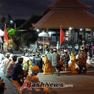 Amankan Ida Bhatara Mesolah, Babinsa Jumpai Tegaskan Dukungan Jaga Kelestarian Tradisi