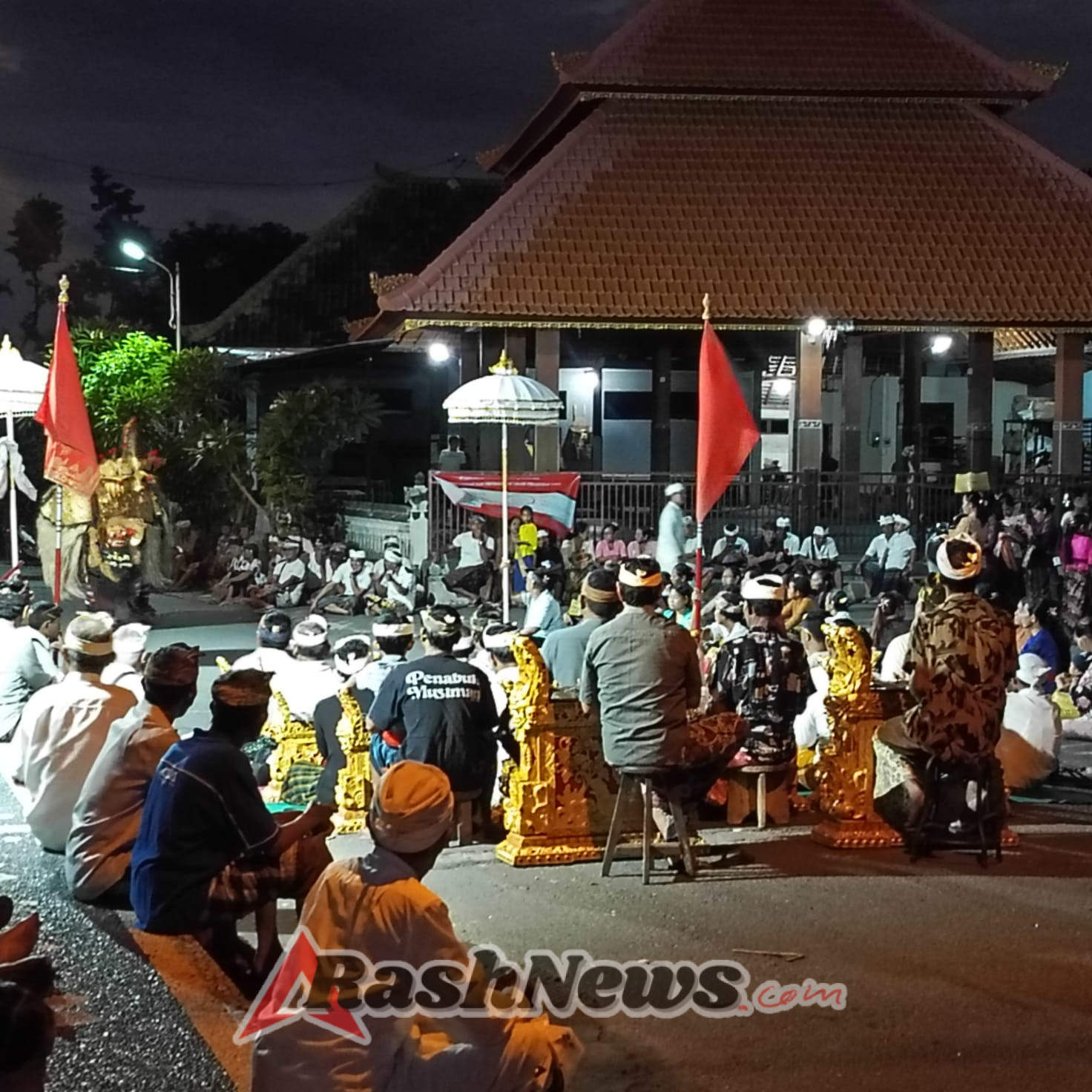 Amankan Ida Bhatara Mesolah, Babinsa Jumpai Tegaskan Dukungan Jaga Kelestarian Tradisi