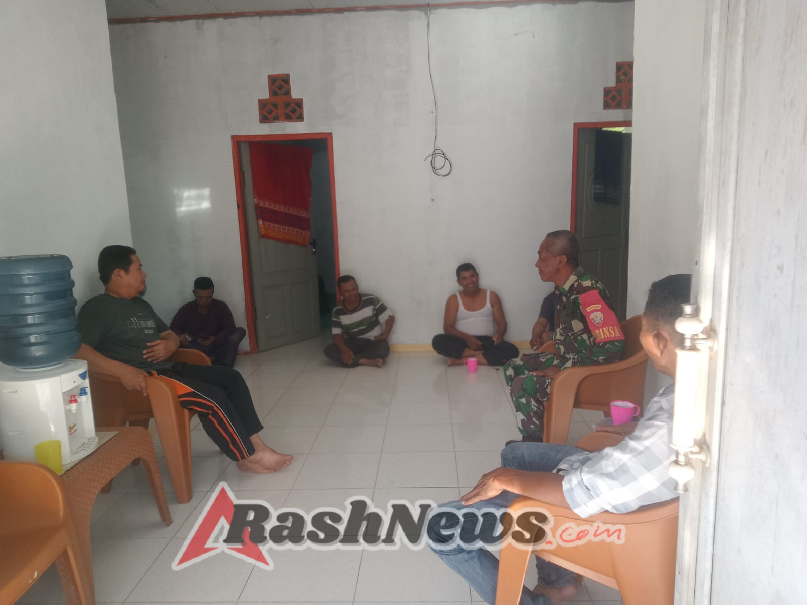 Serka Silvester Berek Fasilitasi Perdamaian Pensiunan TNI dan Warga di Lobalain