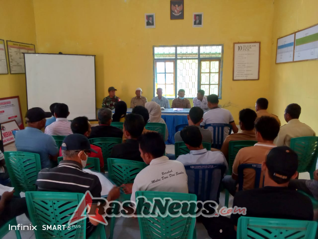 Babinsa Brang Kolong Hadiri MUSDES, Wujud Sinergi TNI dengan Pemerintah Desa