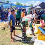 Babinsa Tabundung Laksanakan Komsos dan Pantau Stabilitas Harga di Pasar Tradisional