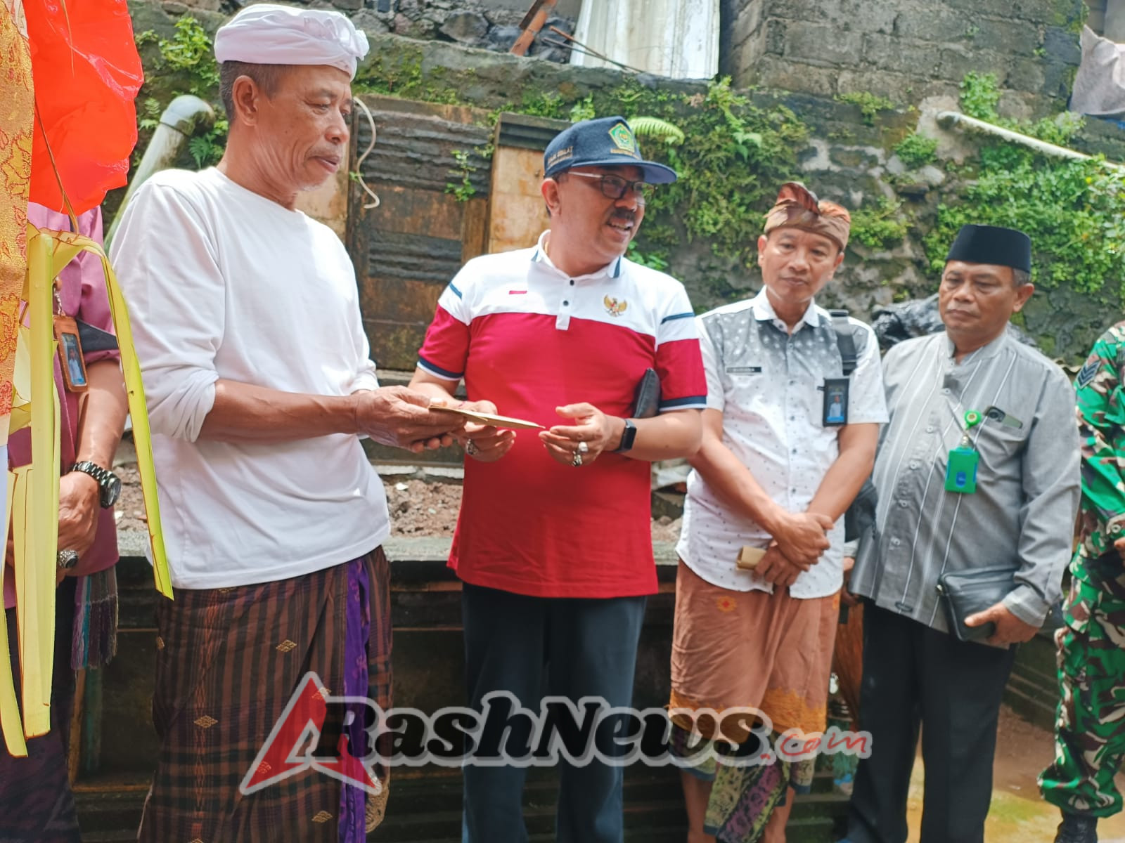Peduli Warga Terdampak Bencana, Babinsa Hadir di Tengah Keluarga Berduka
