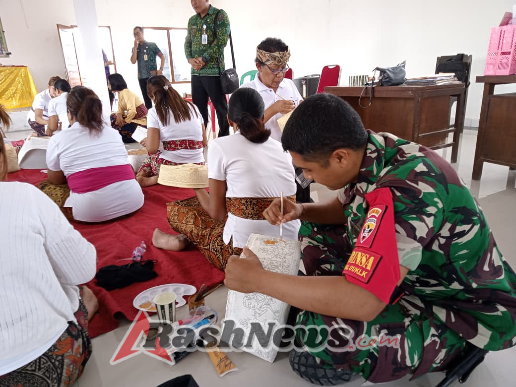 Babinsa Kamasan Dampingi Pelatihan Melukis Wayang Kamasan, Wujud Dukung TNI Terhadap Kemandirian Dan Pelestarian Seni Budaya