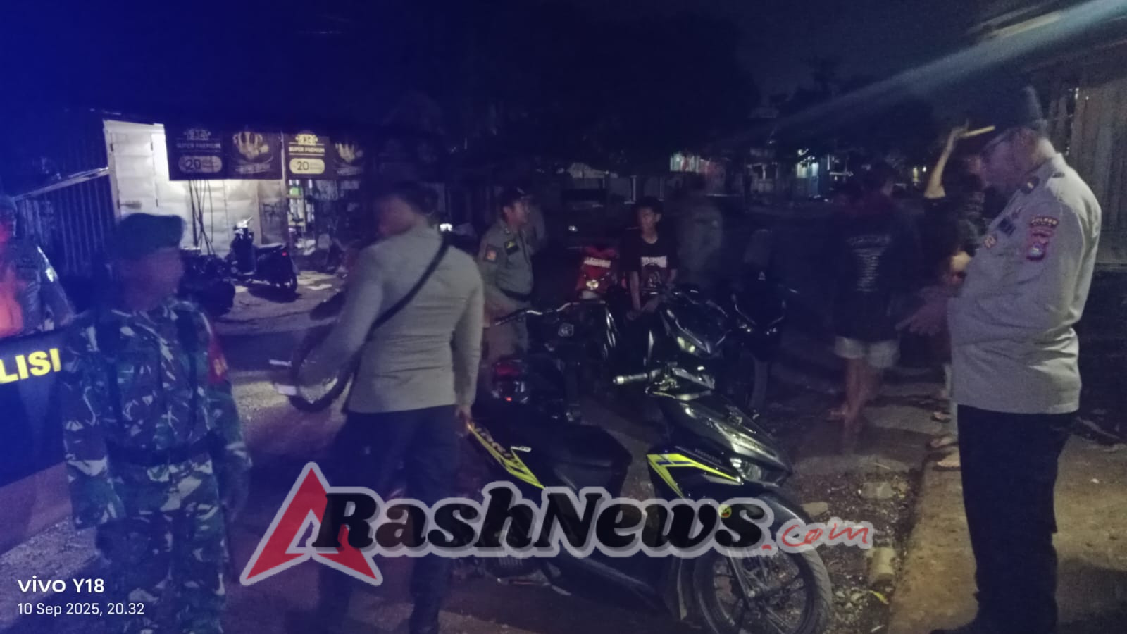 Tim Gabungan TNI-Polri dan Pol PP Keliling Desa di Parado Antisipasi Gangguan Keamanan