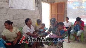 Dukung Generasi Sehat, Babinsa Koramil 01/Kota So’e Hadiri Pembagian Pemberian Makanan Tambahan (PMT)