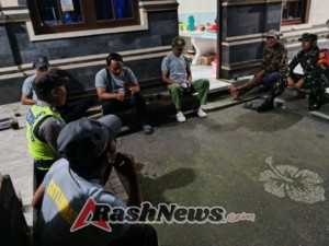 Bersinergi Bersama Satlinmas, Babinsa Selisihan Gencarkan Patroli Malam Hari