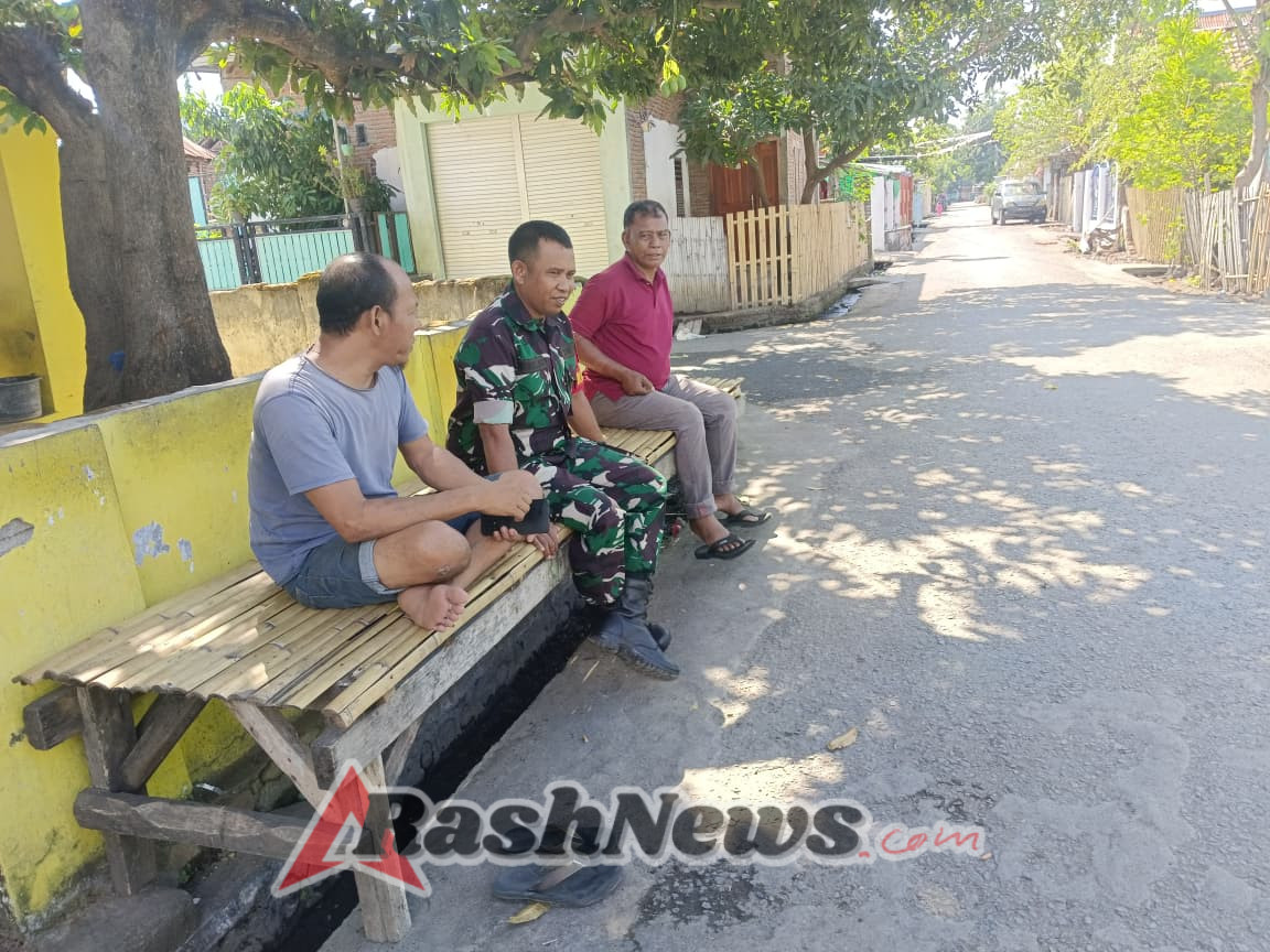 Komsos Babinsa Koramil 1608-02/Bolo Ajak Warga Jaga Kamtibmas dan Kebersihan Lingkungan