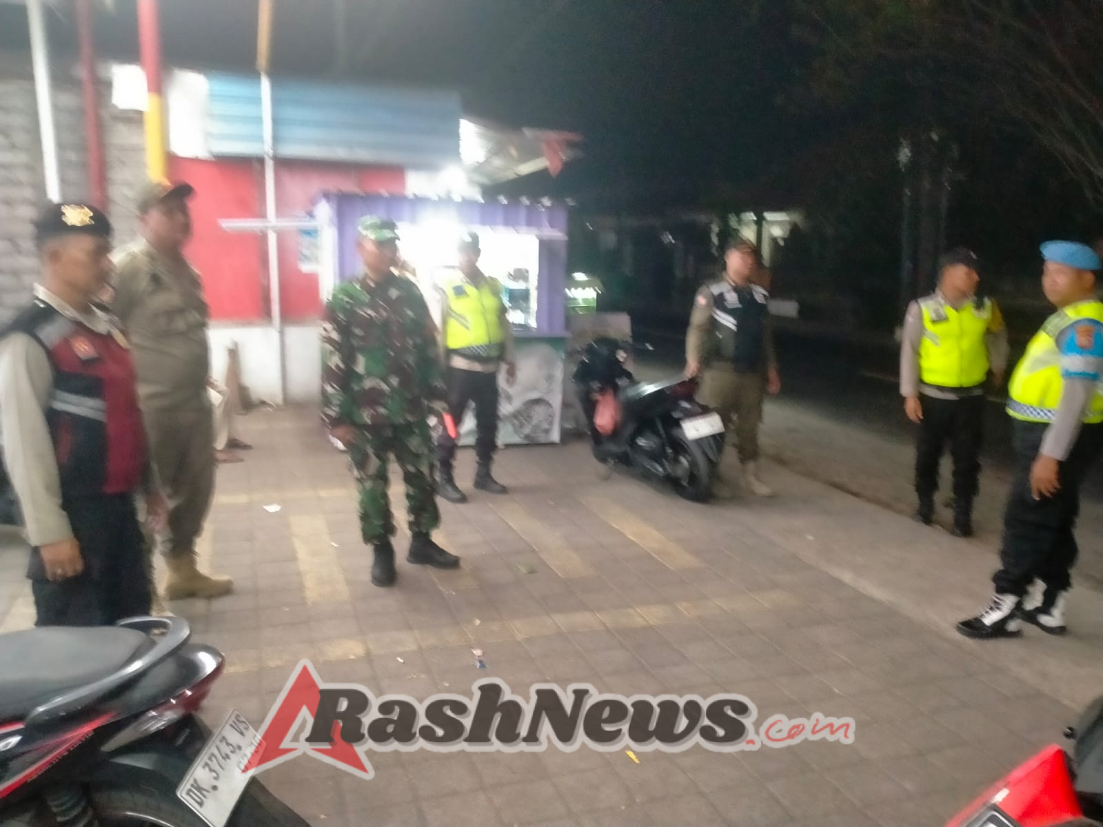 Koramil 1609-02/Kubutambahan Tegaskan Komitmen Jaga Kamtibmas Lewat Patroli Bersama