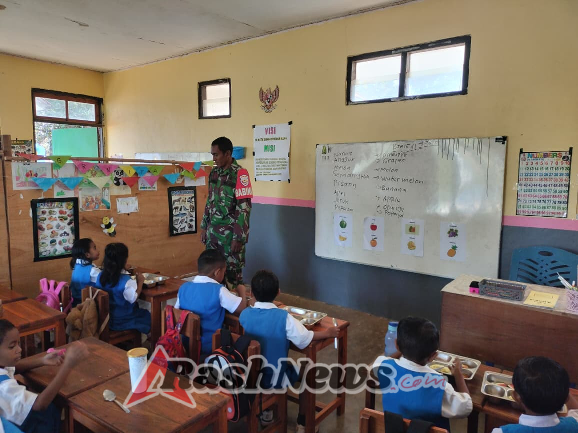 TNI Hadir Bersama Rakyat: Babinsa Bantu Pendistribusian MBG di Kecamatan Pantai Baru