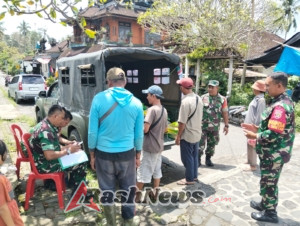 Koramil jajaran Kodim 1623/Karangasem laksanakan penjualan beras SPHP di Pasar tradisional dalam rangka HUT TNI ke-80.