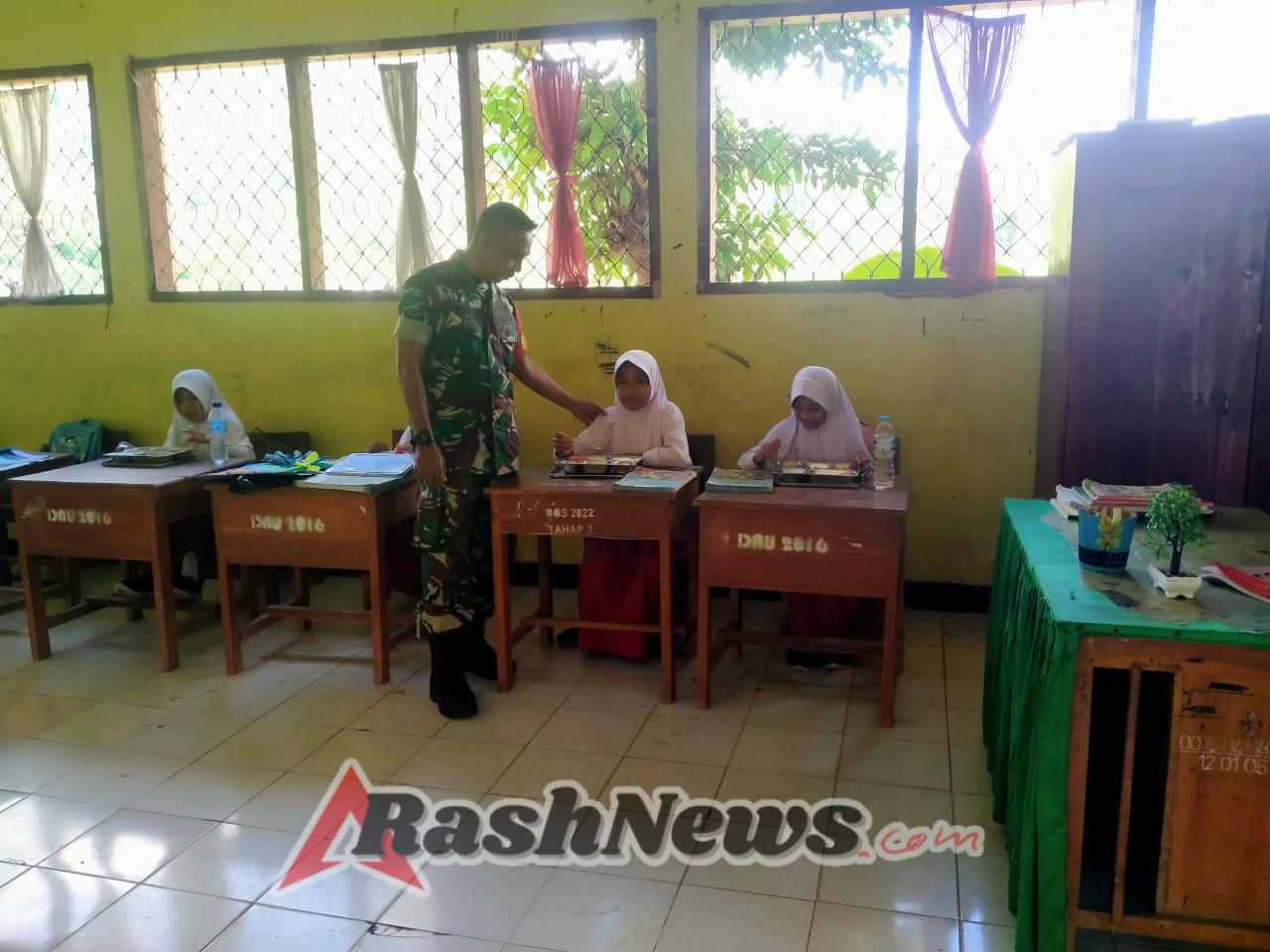 Sinergi Babinsa dan Sekolah Perkuat Upaya Pemenuhan Gizi Anak di Kota Bima