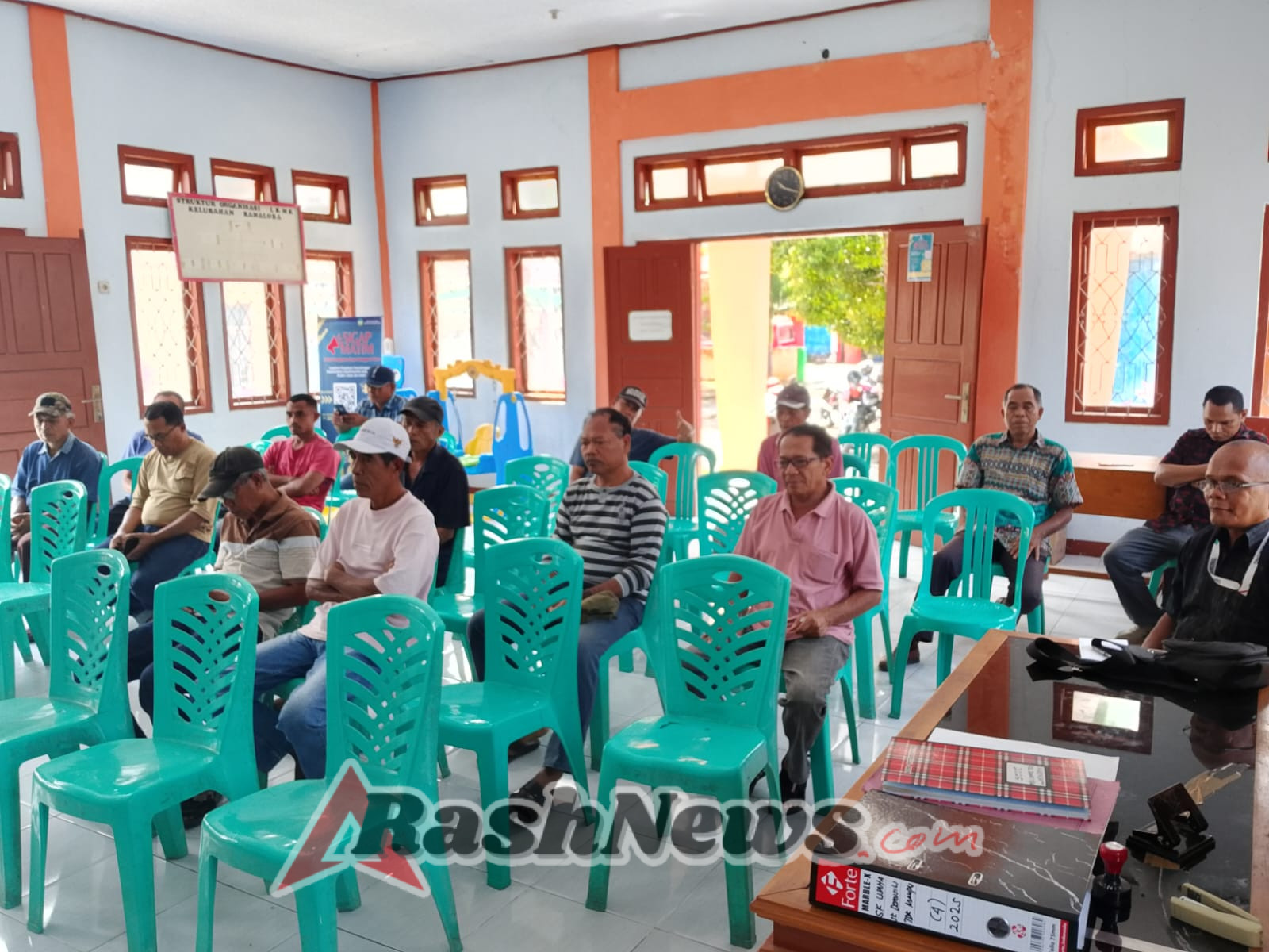 Peduli dan Sigap! Babinsa Koramil 1612-04/Borong Hadir Beri Solusi untuk Warga