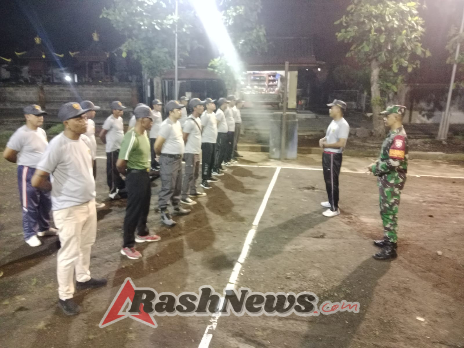 Hadiri Rapat Linmas, Babinsa Tojan Harap Tingkatkan Sinergitas Dan Profesionalisme Satlinmas