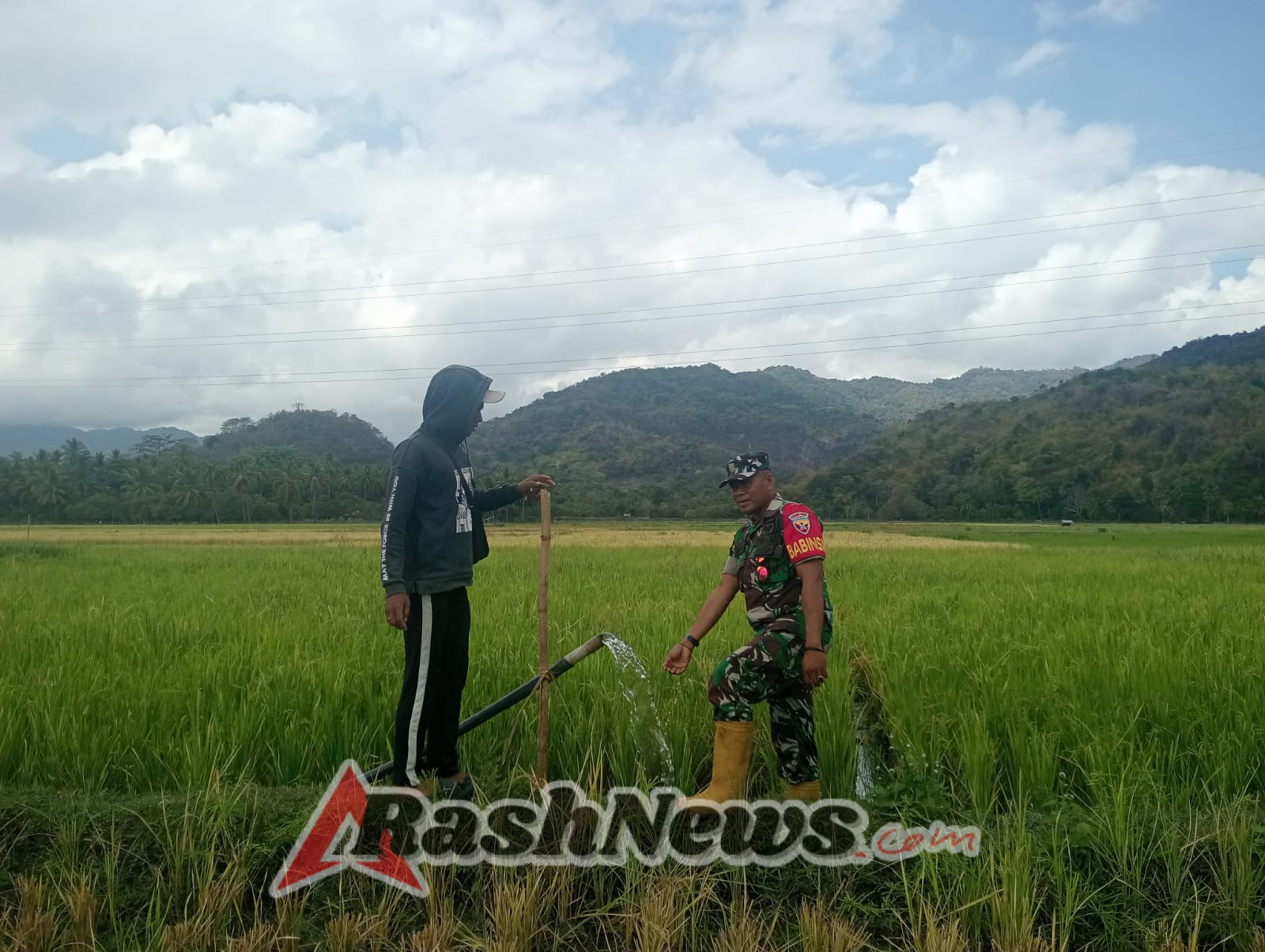 Babinsa Koramil 1602-04/Maurole Lakukan Monitoring Pompanisasi dan Pamwil di Desa Ngalukoja