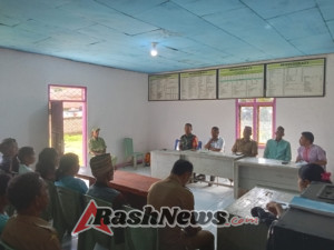 Penyaluran BLT Dana Desa di Kakor Berjalan Lancar, Apresiasi untuk Babinsa Koramil 1630-02/Lembor yang Sigap Mengawal