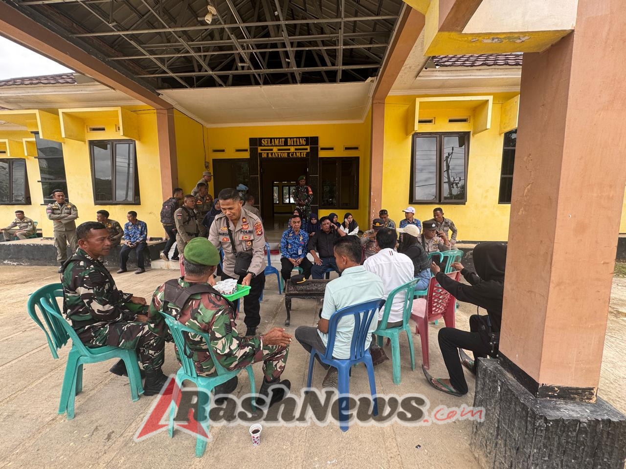 Aksi Damai di Depan Kantor Camat Monta Berakhir Tertib, TNI Pastikan Keamanan dan Ketentraman