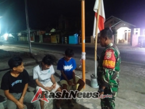 Babinsa Monta Baru Gelar Patroli Malam, Edukasi Remaja Cegah Gangguan Kamtibmas