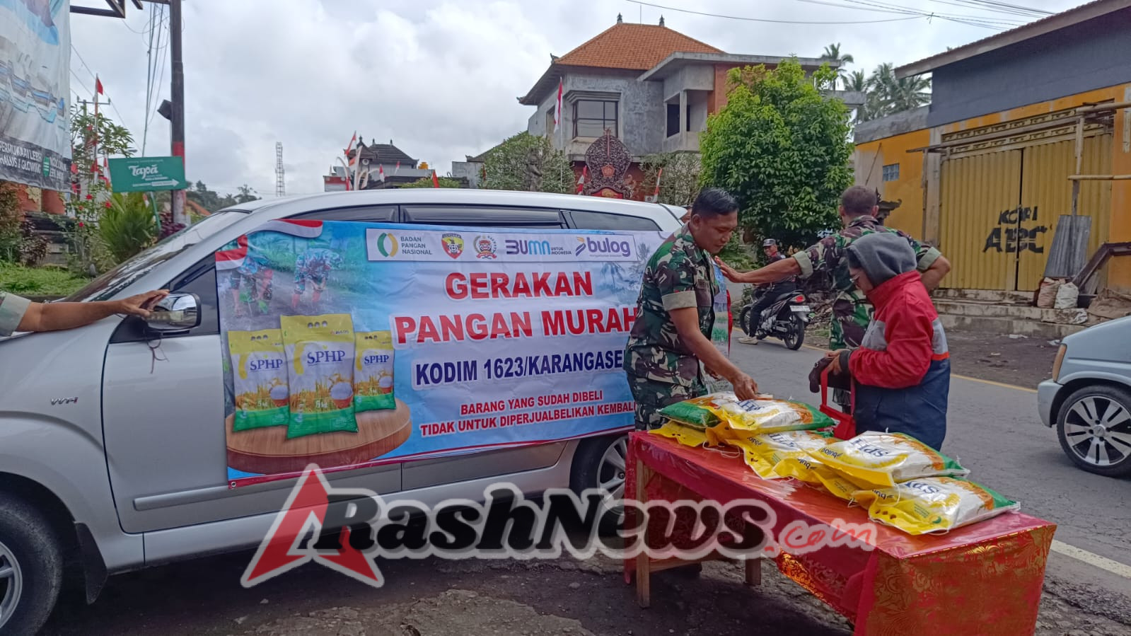 Koramil jajaran Kodim 1623/Karangasem laksanakan penjualan beras SPHP di desa-desa dalam rangka HUT TNI ke-80.
