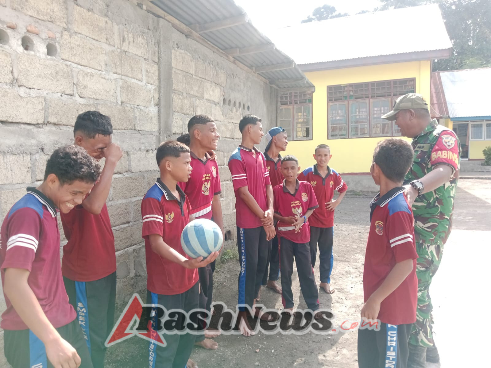 Babinsa Kodim 1602/Ende Tingkatkan Kamtibmas di SMPK Swasta Cristoregi
