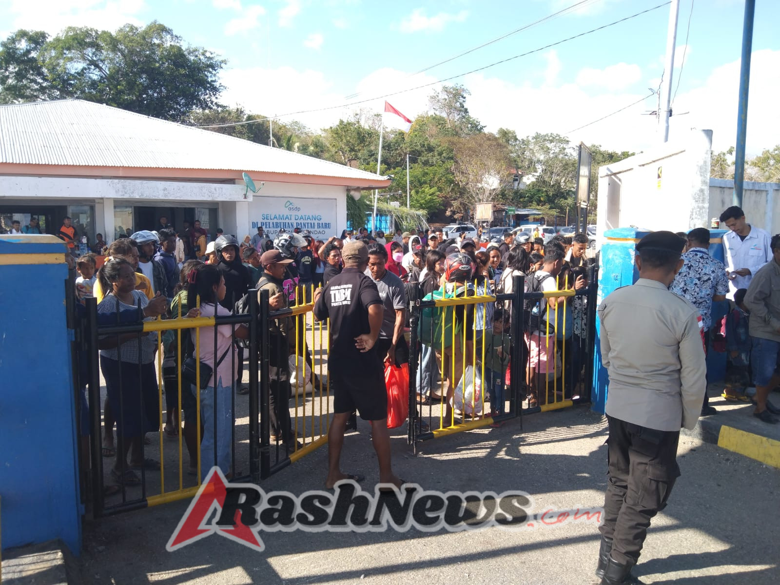 Koramil Pantai Baru Pantau Keberangkatan KMP Garda Maritim 3, Semua Berjalan Aman