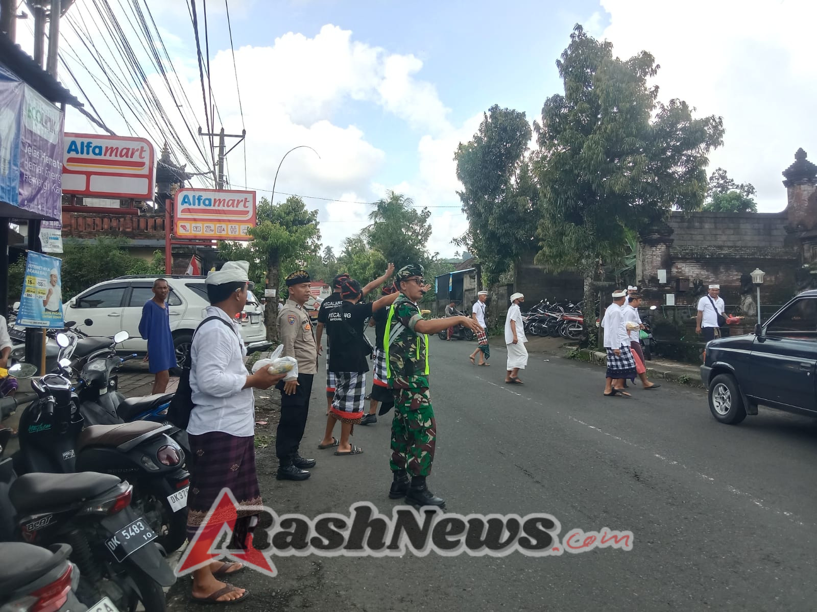 Babinsa Tegaskan Komitmen Dukung Kelestarian Adat dan Budaya di Desa Sidan