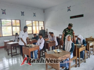 Babinsa Koramil 1614-01/Dompu Dampingi Penyaluran Logistik BGN di Desa Nowa