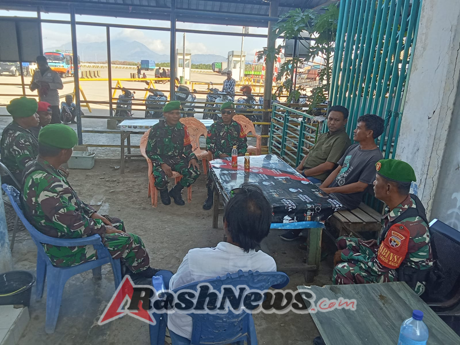 Patroli Siskamling Koramil Sape Berjalan Lancar dan Kondusif