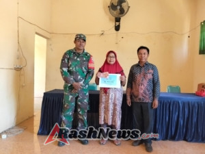 Pemerintah Desa Tatede Didampingi Babinsa Salurkan BLT-DD Tahap 3 Tahun 2025