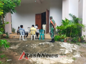 Babinsa Koramil 1627-01/Ba’a Hadiri dan Amankan Ibadah Minggu di Gereja Kristoforus Baa