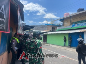 Aksi Saling Serang di Teluk Mutiara, Aparat TNI-Polri Amankan Lokasi