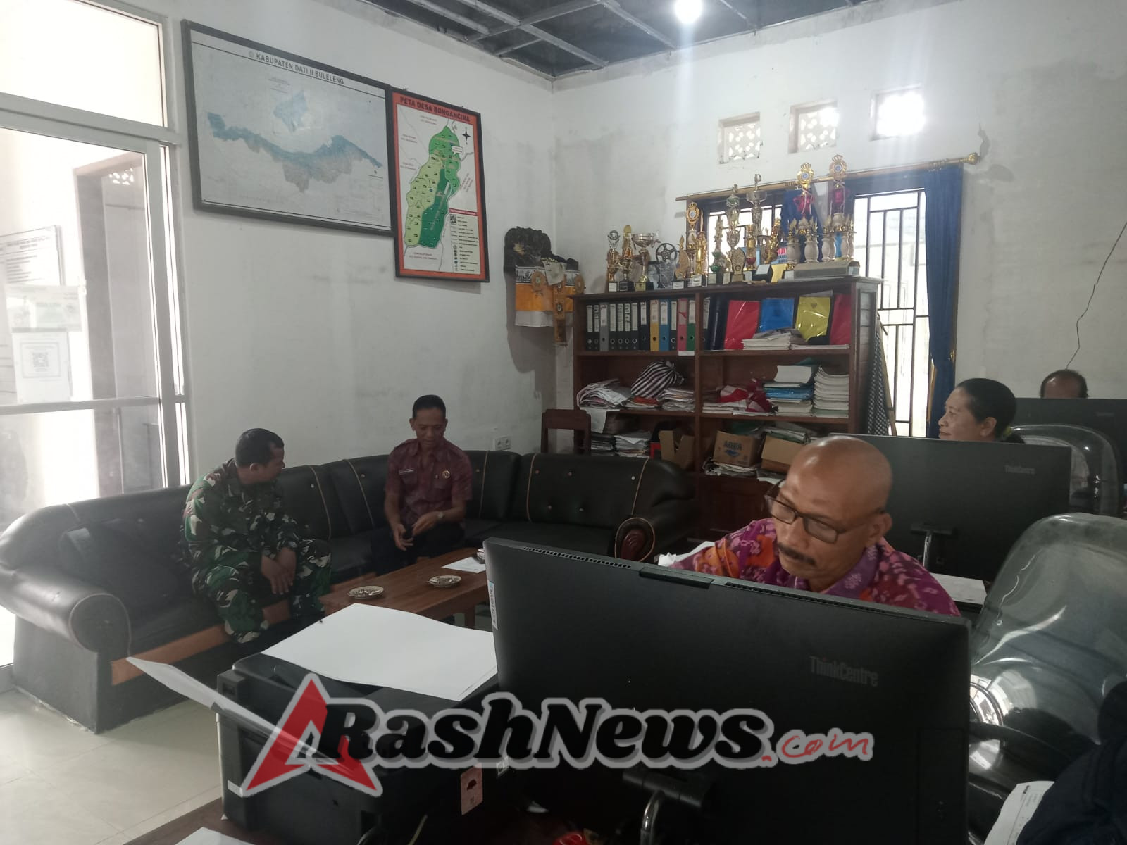 Danramil Busungbiu Pantau Ketahanan Pangan, Jalin Komsos dengan Aparat Desa Bongancina.