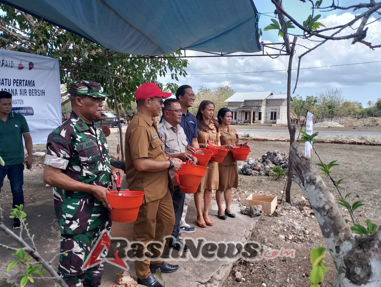Bupati Rote Ndao Resmikan Pembangunan Sarana Air Bersih di Desa Oelolot