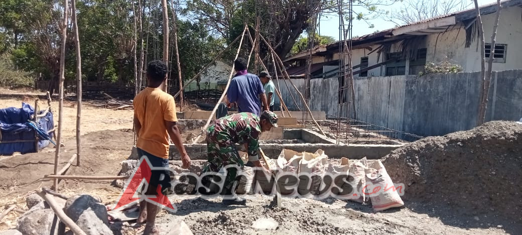 Babinsa Sertu Albino Leki Turun Tangan Bangun TK di Humusu Wini