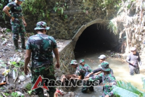 Danramil 1616-04: Pembersihan Sungai Wujud Kepedulian Lingkungan dan Antisipasi Bencana
