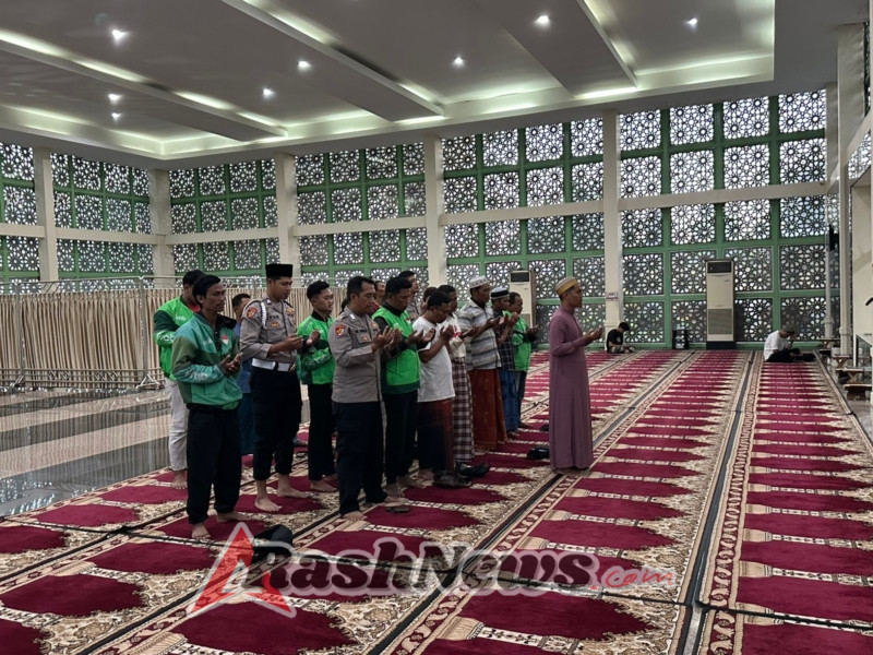Polres Bandara Ngurah Rai Gelar Doa Bersama dan Salat Gaib di Masjid Al Ikhlas